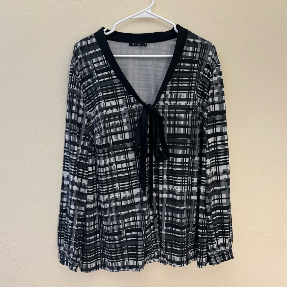 Jete Flowy Top With Tie